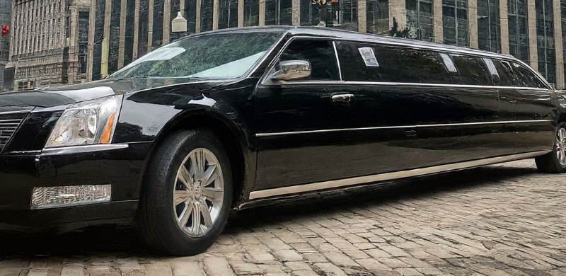 Luxury corporate limo service in Chicago